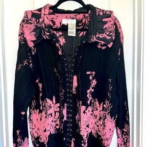 DRESS-U-II. blouse. Size 3X. Black and pink.